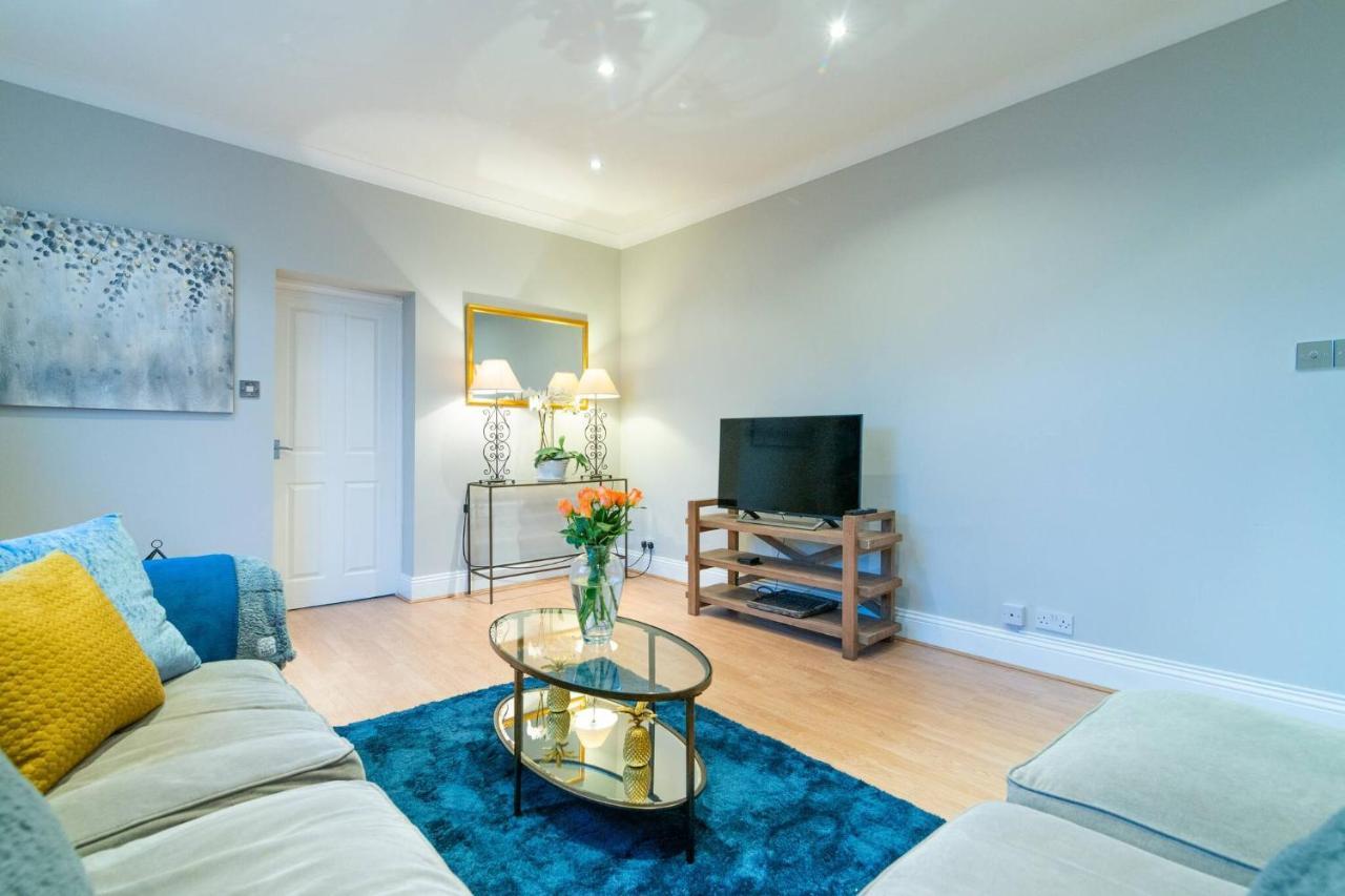 Modern Living 2 Bedroom Apartment South Уилмслоу Экстерьер фото