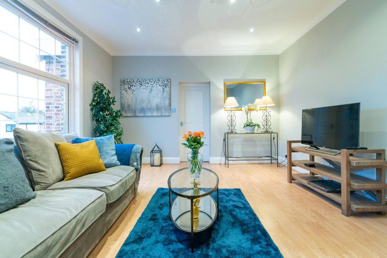 Modern Living 2 Bedroom Apartment South Уилмслоу Экстерьер фото